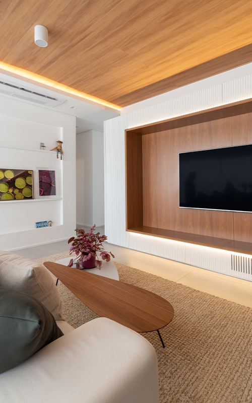 Projeto: Luiza Andrade |Fotos: @novoajuliaa | Referência: Teto Vinílico Teca Bege