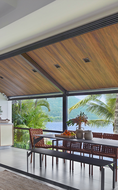 Projeto: Roberta Devisate |Foto: Lília Mende | Referência: Teto Vinílico Teca Castanho