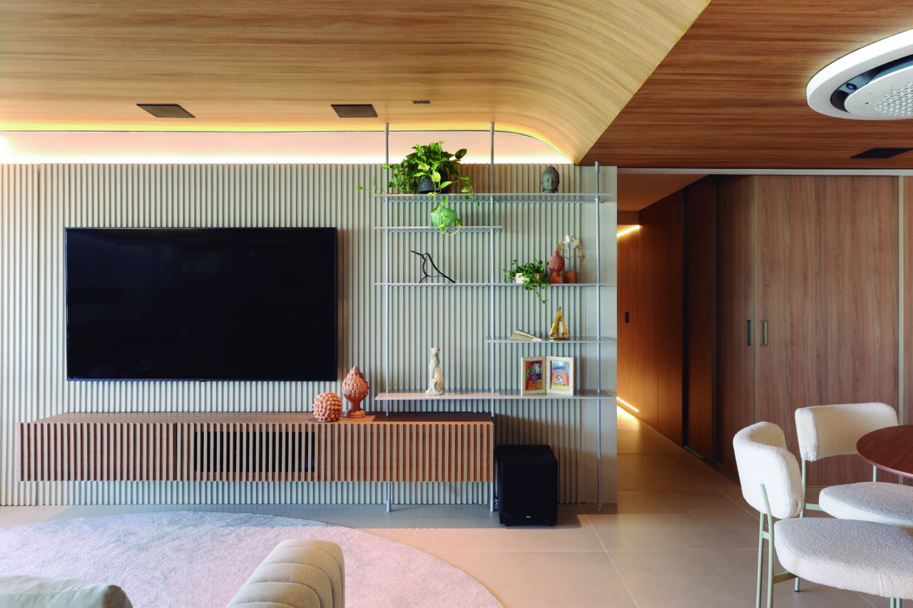 Imagem de um projeto do arquiteto Wagner Melo utilizando o produto Teca Bege da Teto Vinílico, fotografado pela Morgana Nunes