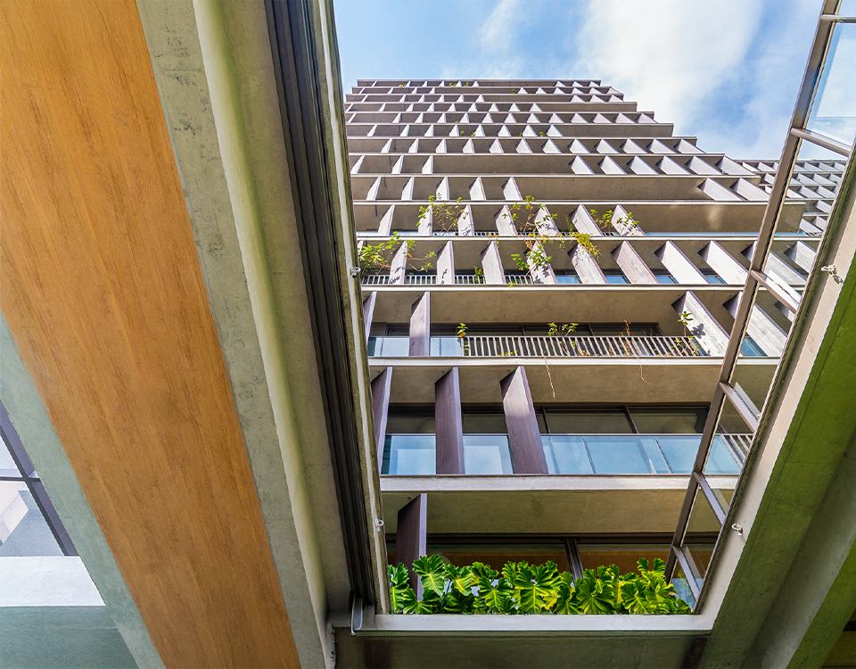 Edf. Bioma Itaim - Teto Vinílico Origens Carvalho - Studio Arthur Casas (Créditos: Julia Heman)