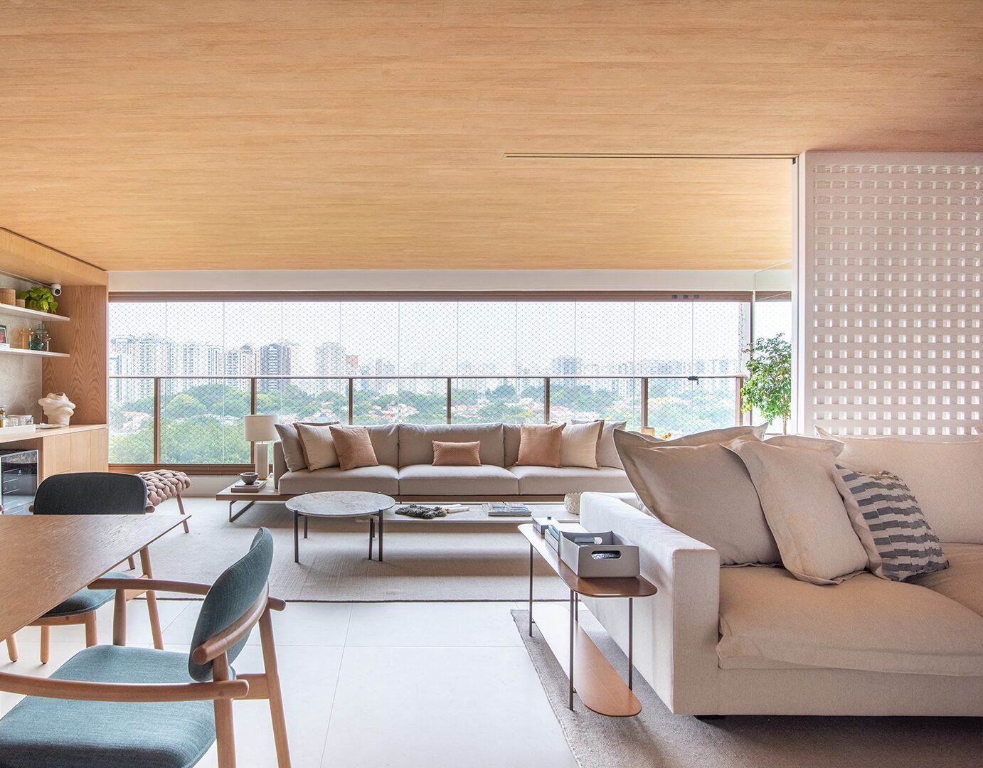 Projeto RM revela como o design pode unir funcionalidade, estética e conforto em um lar contemporâneo